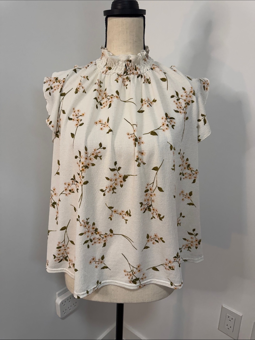 Anthropologie Melloday Cream Floral Print Mock Neck Blouse.  Sz Small